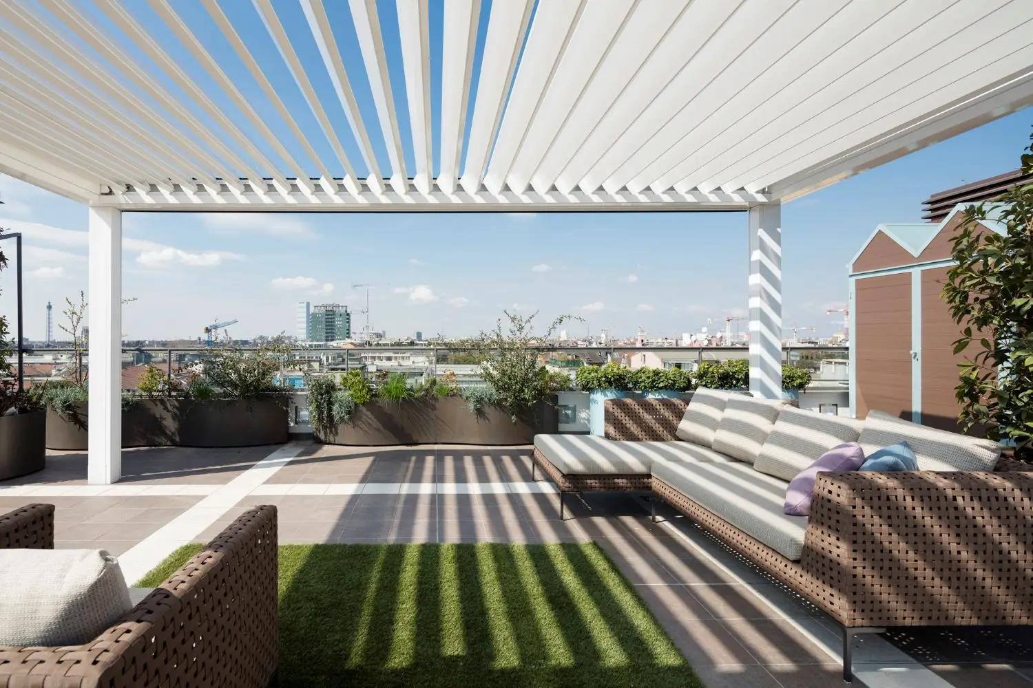 Non chiudere il terrazzo in inverno: ecco il trucco geniale per sfruttarlo anche col freddo