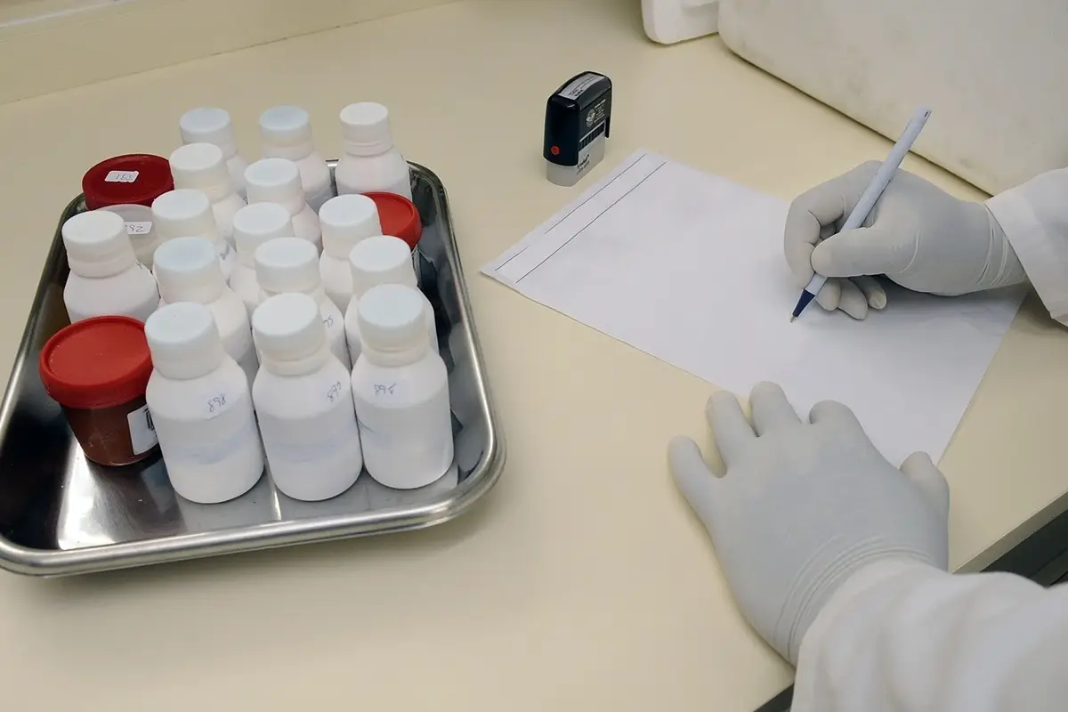 Attenzione al simbolo H 317 sulle etichette chimiche: ecco cosa indica e perché è pericoloso