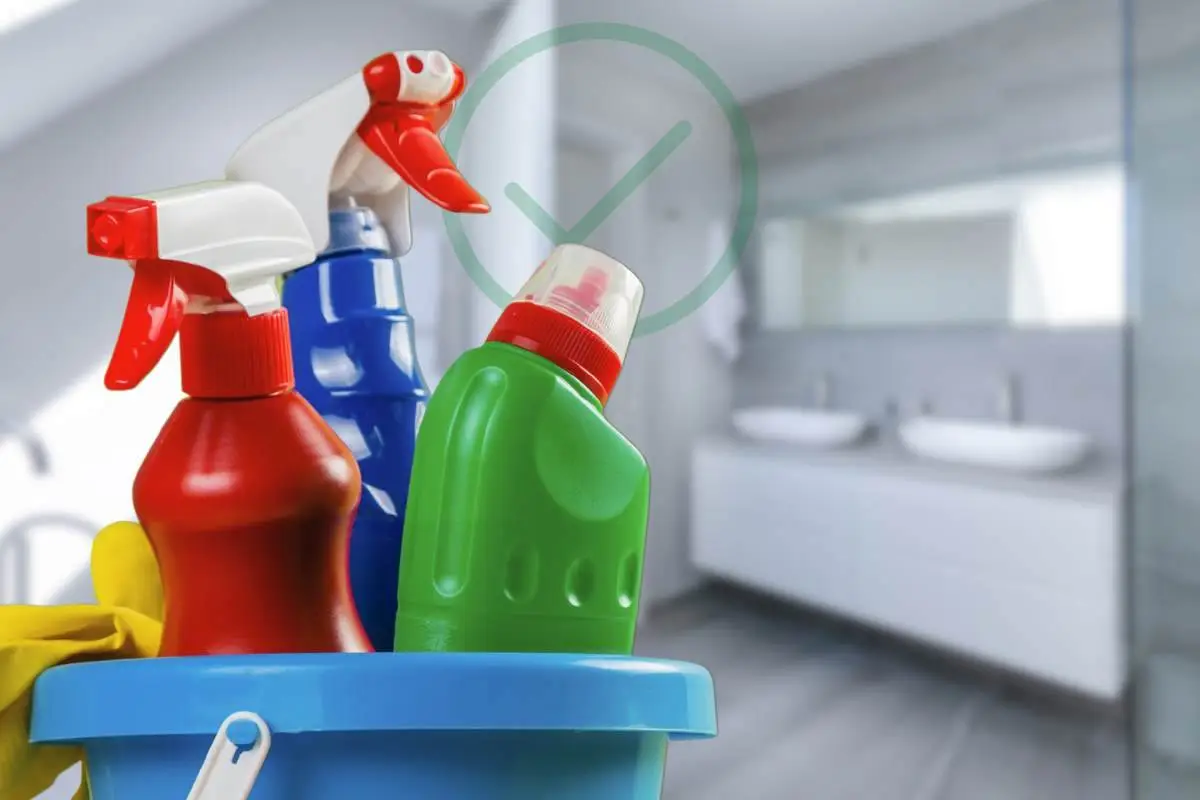 Come si fa a organizzare la dispensa dei detersivi? Tieni i prodotti pericolosi al sicuro